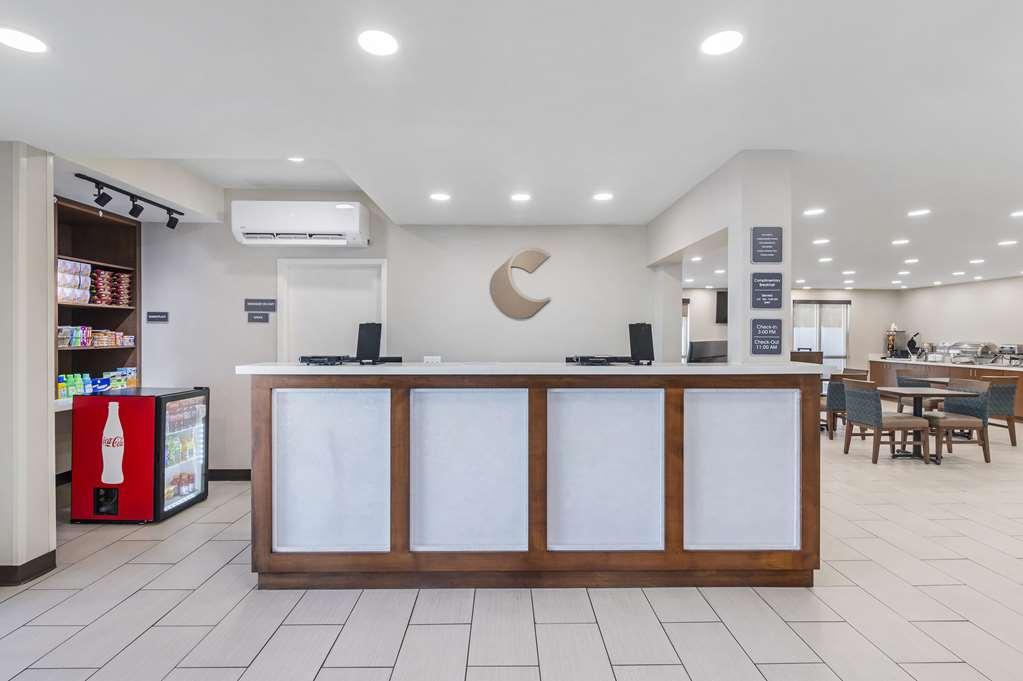 Comfort Inn & Suites 브런즈윅 내부 사진