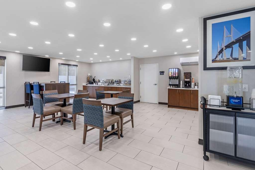 Comfort Inn & Suites 브런즈윅 레스토랑 사진